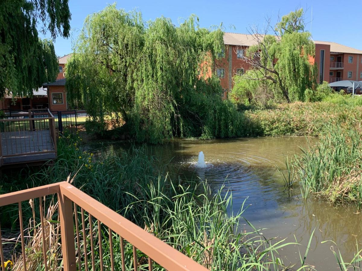 Or Tambo Self Catering Apartments, The Willows بوكسبرغ المظهر الخارجي الصورة