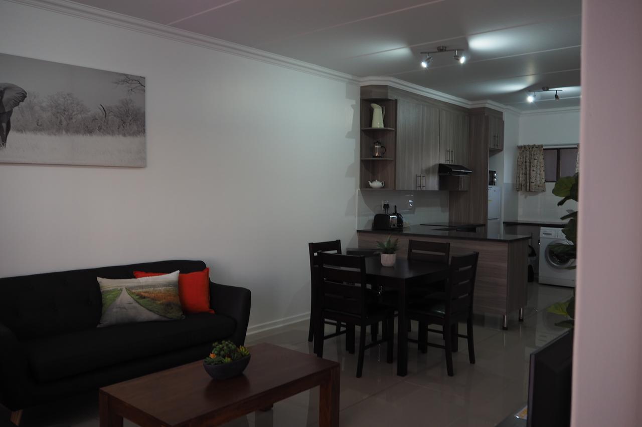 Or Tambo Self Catering Apartments, The Willows بوكسبرغ المظهر الخارجي الصورة