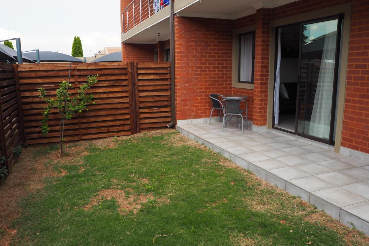 Or Tambo Self Catering Apartments, The Willows بوكسبرغ المظهر الخارجي الصورة