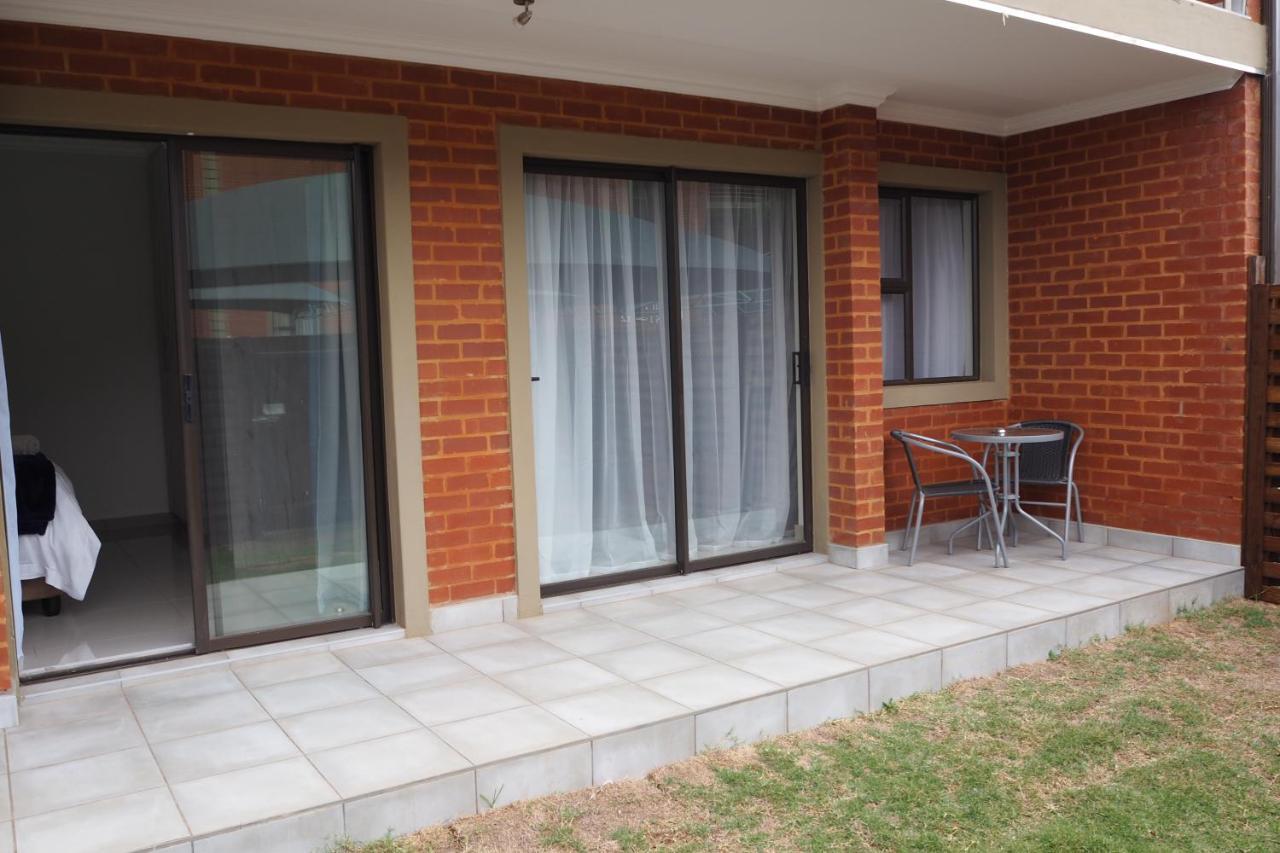 Or Tambo Self Catering Apartments, The Willows بوكسبرغ المظهر الخارجي الصورة