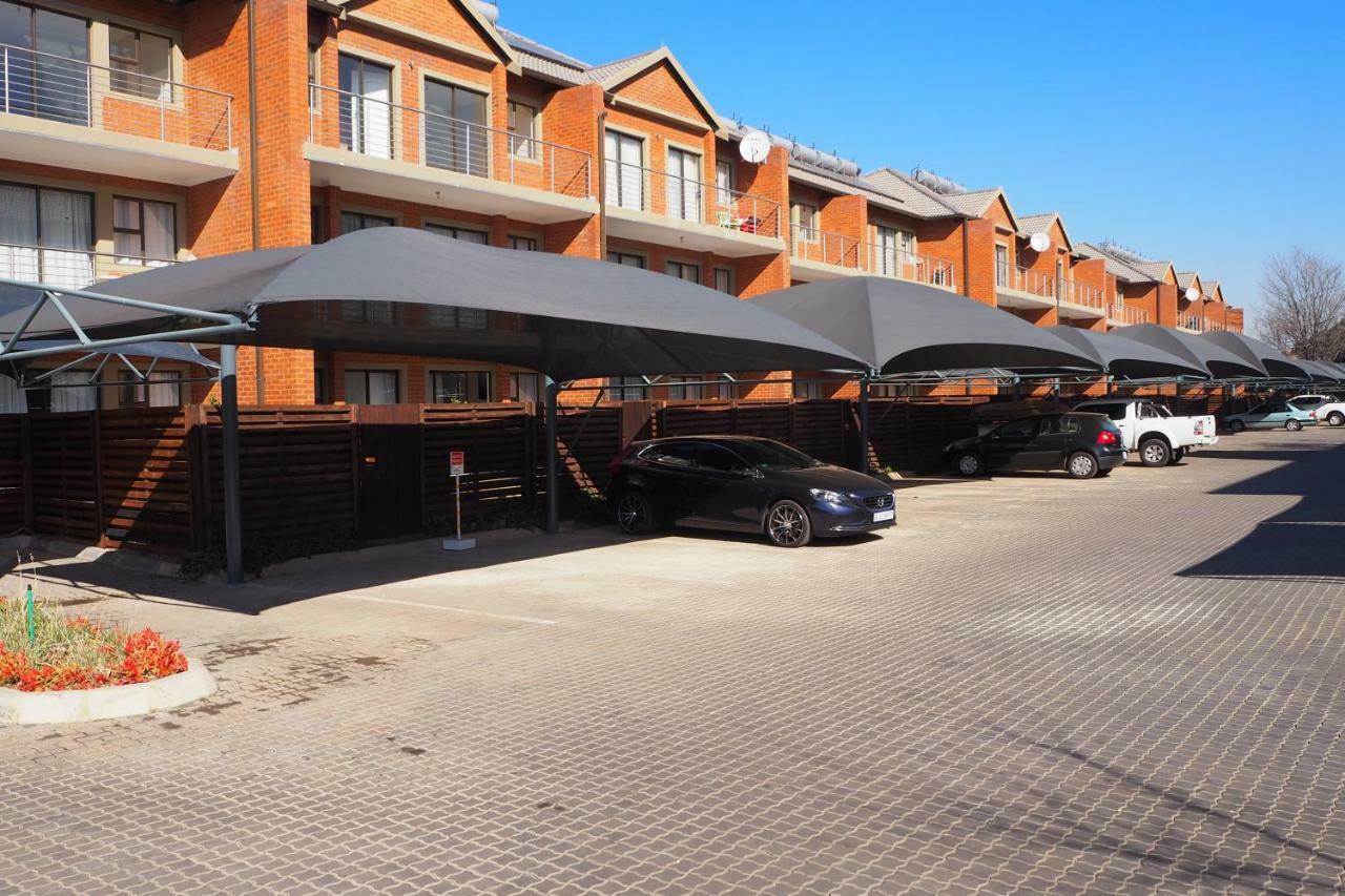 Or Tambo Self Catering Apartments, The Willows بوكسبرغ المظهر الخارجي الصورة